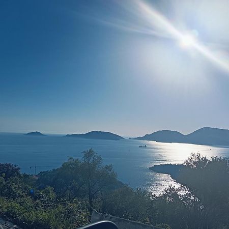 La Terrazza Di Ameglia Alta Lägenhet Exteriör bild
